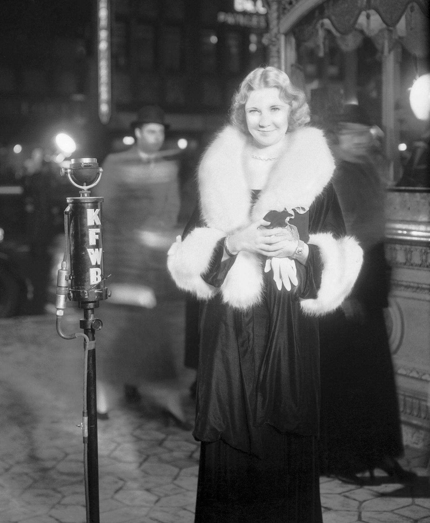 Una Merkel Attending Movie Premiere.