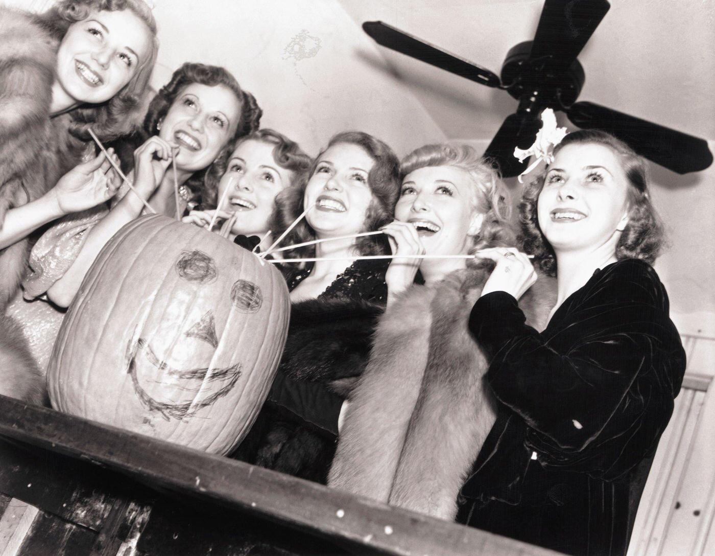 Actress Celebrates &Amp;Quot;Discovery&Amp;Quot; At Soda Fountain. Anne Shirley (Mrs. John Payne), Carol Stone, Rosina Lawrence, Lana Turner, Vicki Lester And Natalie Draper (Mrs. Tom Brown)