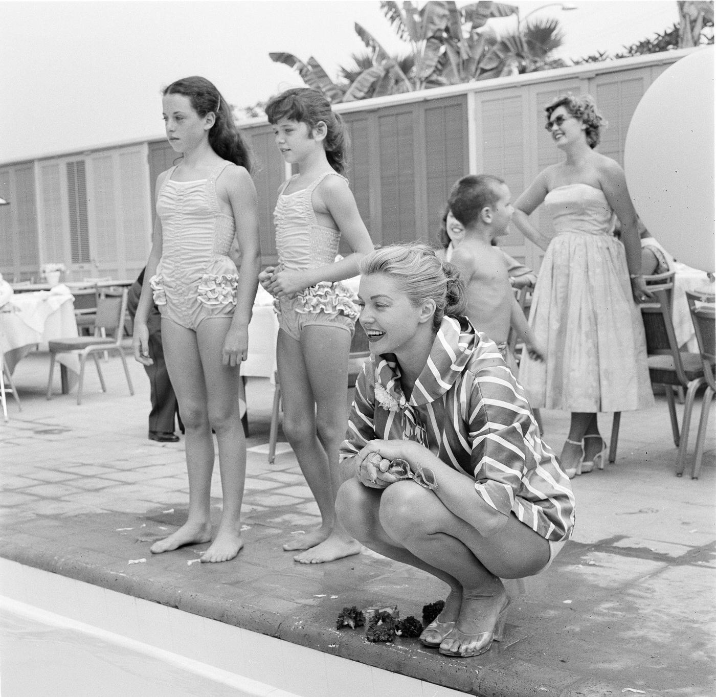 Esther Williams Stands Pool Side With Children, During The Opening Day Of The Esther Williams Swim School At The Hilton Hotel In Los Angeles