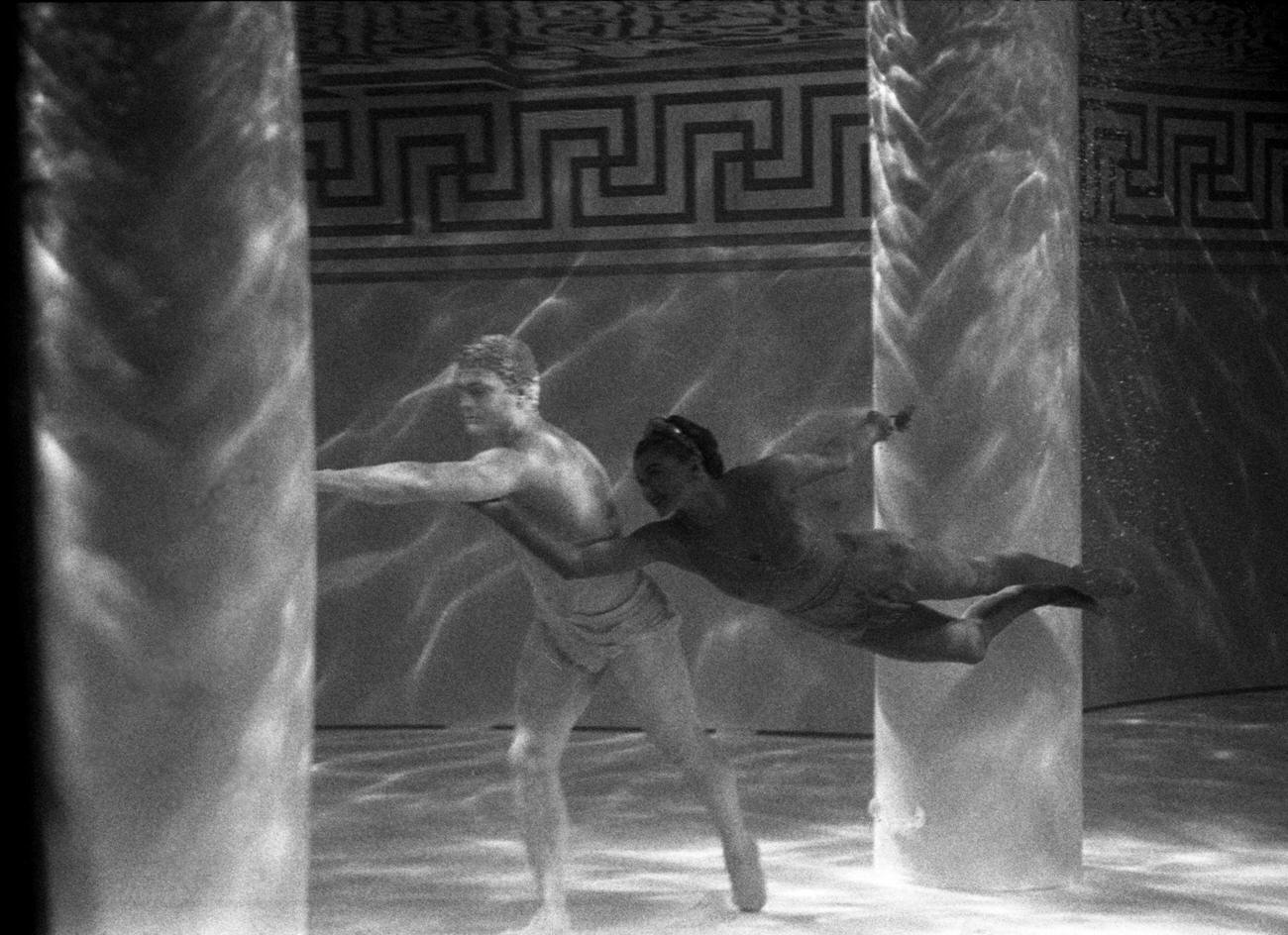 Esther Williams On The Set Of Jupiter'S Darling Filmed In The Pool Specially Construced For Her In Stage 30 On The Mgm Lot In 1955