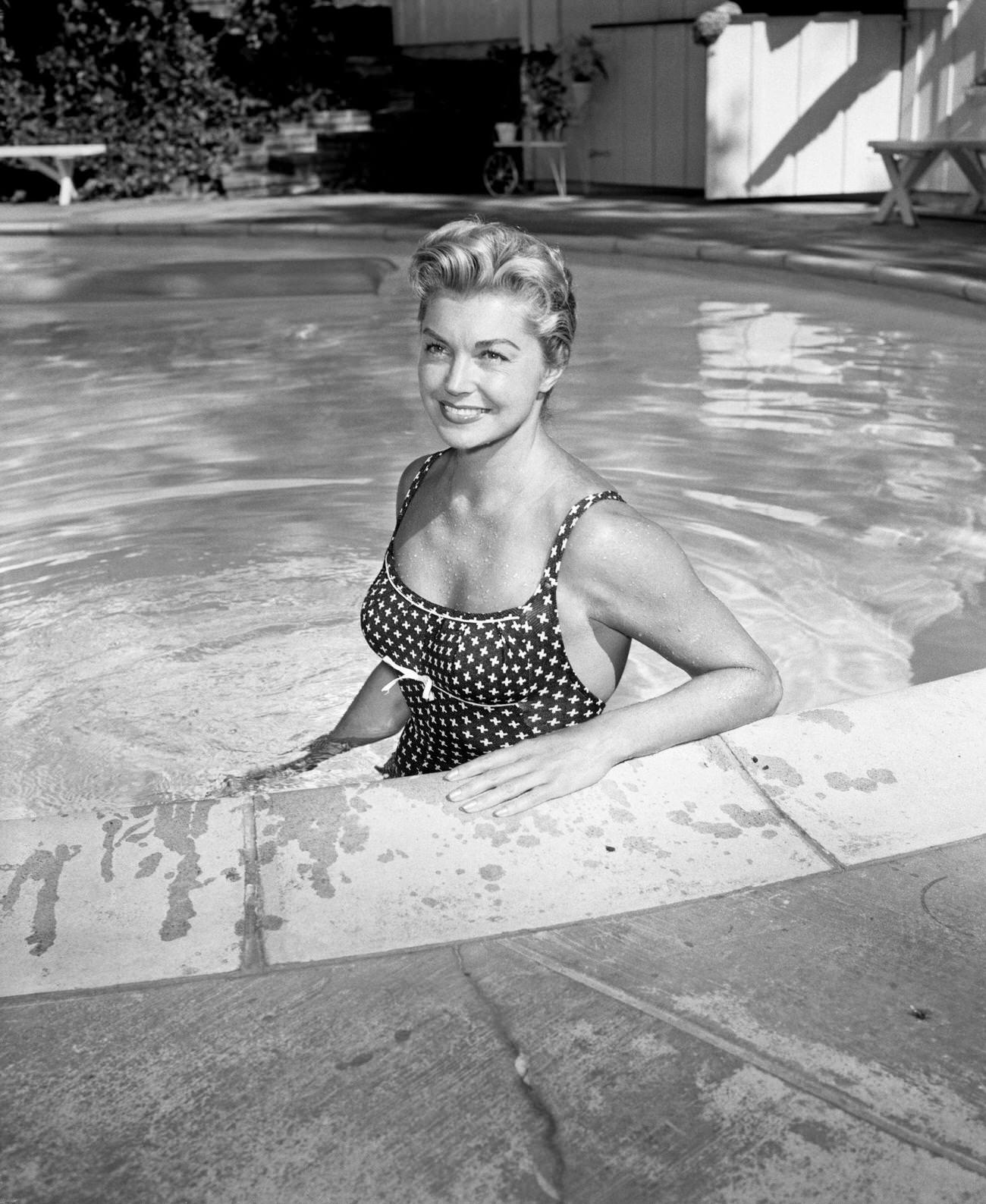 Esther Williams Poses For A Photo Shoot At Her Home In Hollywood.