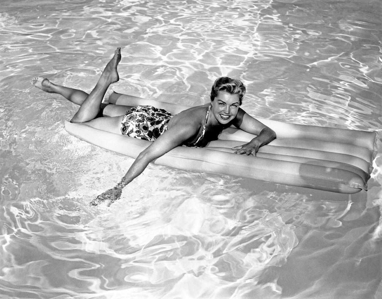 Esther Williams Poses For A Photo Shoot At Her Home In Hollywood, 1959