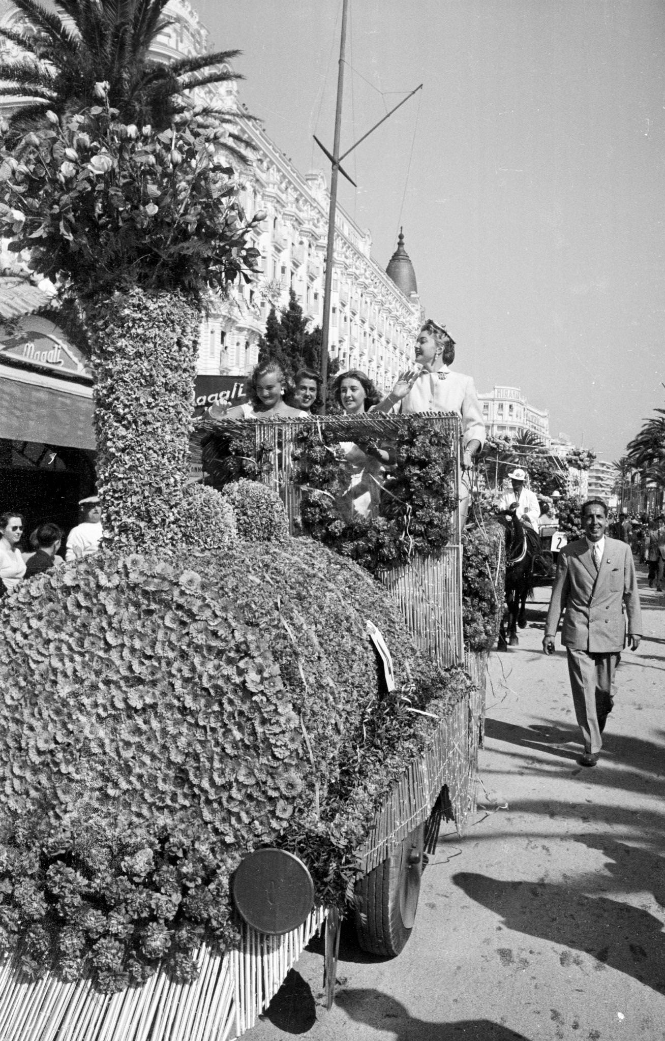 Esther Williams Smiling, Sitting With The Begum In A Restaurant, Both Wearing Evening Dresses With Fur Shawls