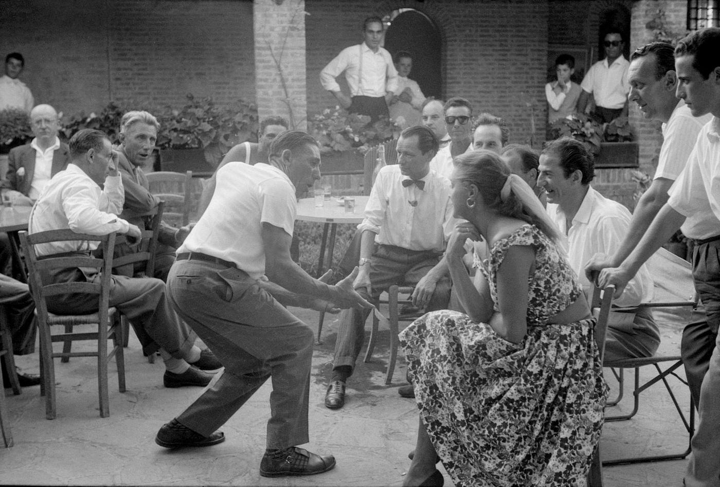 Esther Williams Watching A Man Dancing In The Street During The Xviii Venice International Film Festival. Venice, 1957