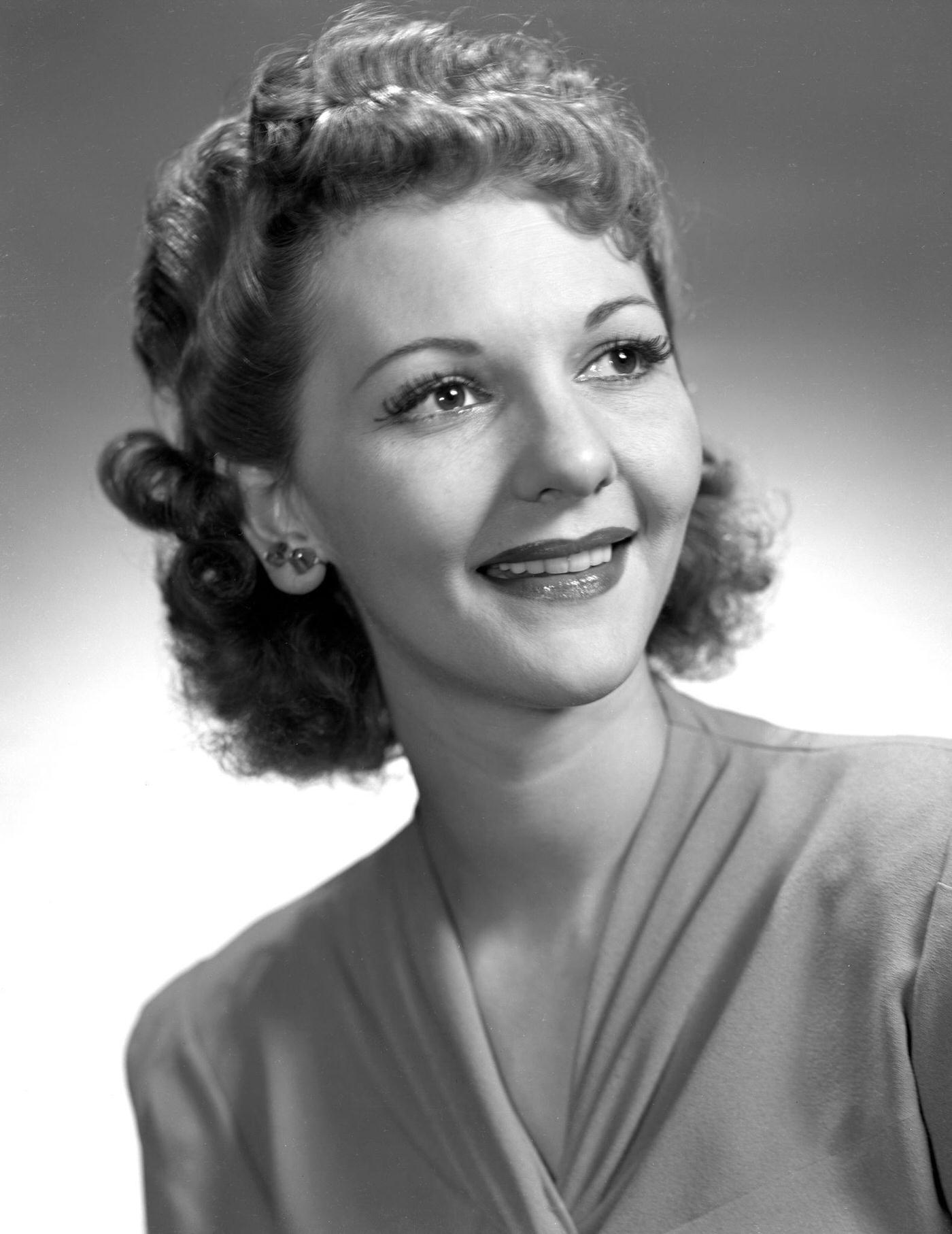 Mary Martin, Vocalist And Actress. Earlier In 1939, She Sang Regularly On The Tuesday Night Party, A Cbs Radio Music And Variety Program. New York, Ny. November 27, 1939