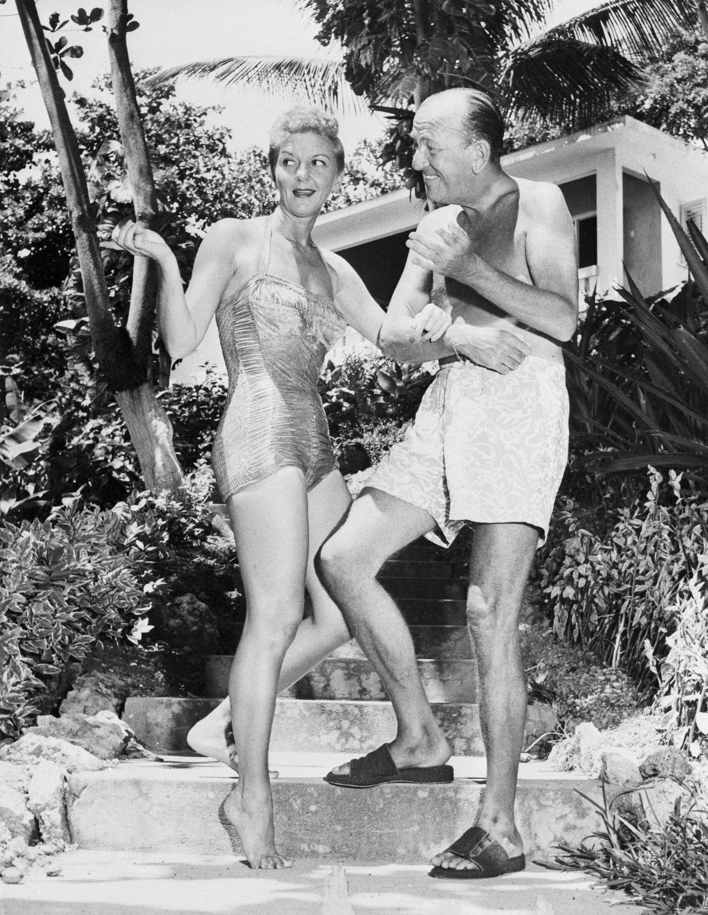 Noel Coward, Mary Martin Singin And Bathing