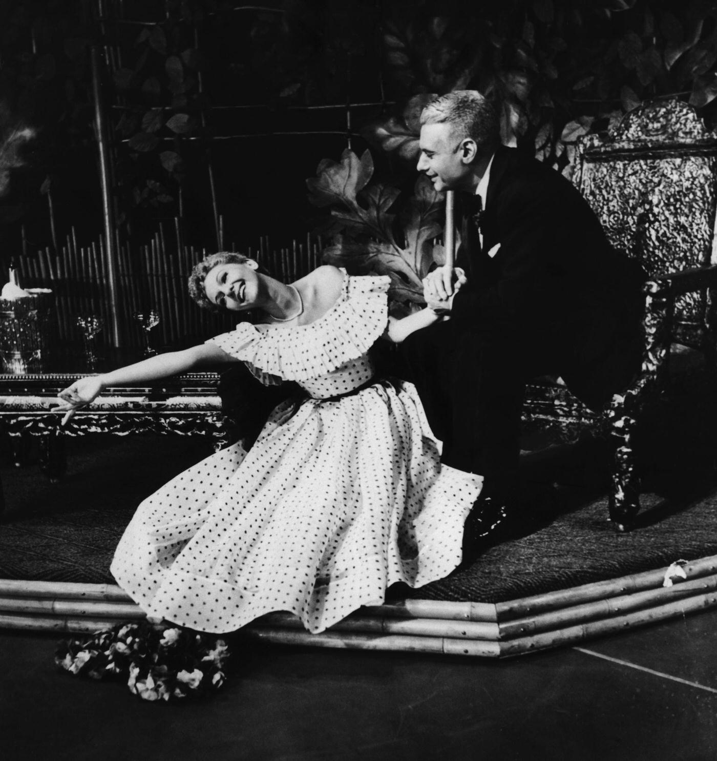 Mary Martin With Wilbur Evans Star As Nellie Forbush And Emile De Becque In The Rodgers And Hammerstein Musical 'South Pacific' At The Drury Lane Theatre, London, 1St December 1951.