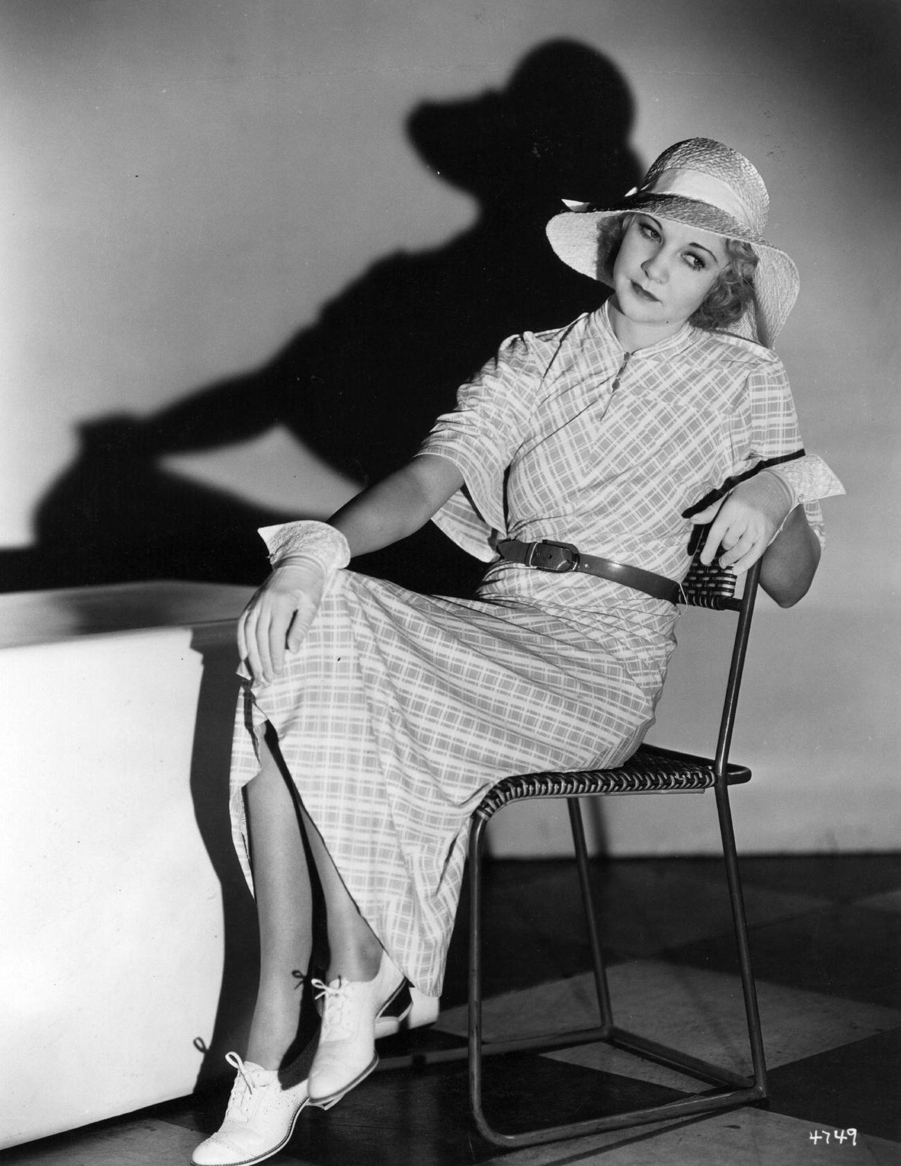 Una Merkel The American Character Actress And Comedienne Is Currently Appearing In 'Clear All Wires'.