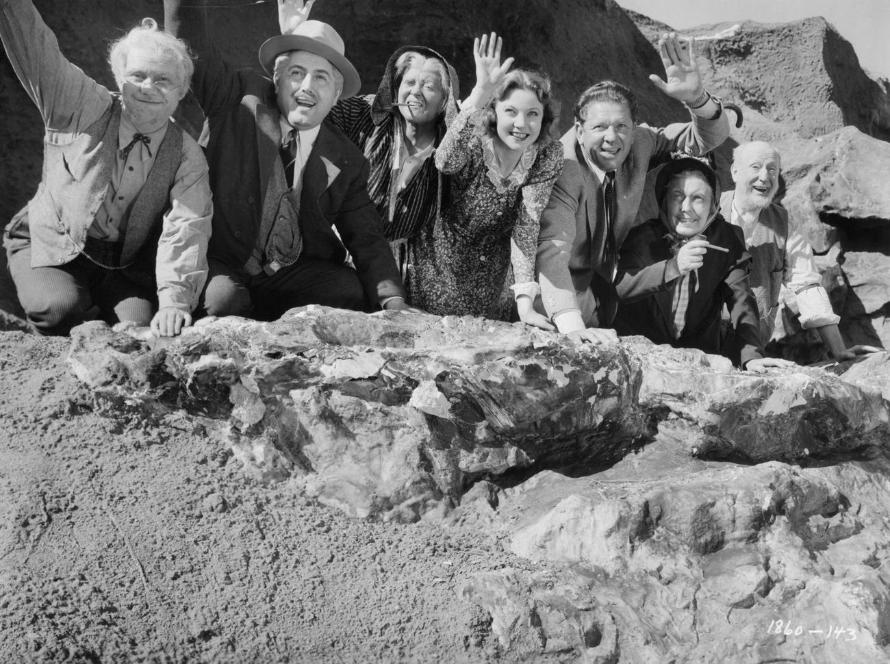 Una Merkel Adn Bob Burnsin 'Comin' Round The Mountain'