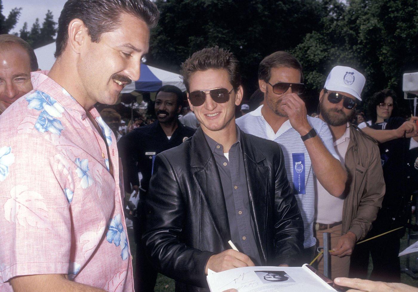 Sean Penn Attends The 17Th Annual Los Angeles Police-Celebrity Golf Tournament To Benefit The Los Angeles Police Memorial Foundation On May 16, 1987 At The Rancho Park Golf Course In Los Angeles