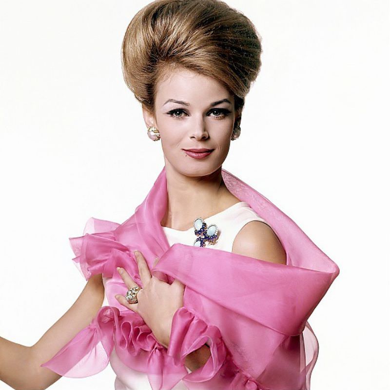 Anne De Zogheb In White Linen Dress With Pink Ruffled Organza Scarf By Doro, Jewelry By David Webb, 1962
