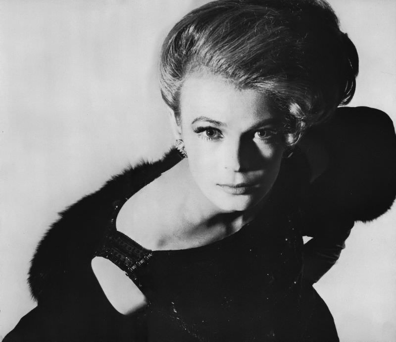 Anne De Zogheb'S Side-Swept Coiffure Designed In Paris By Guillaume For Vogue, Vogue, September 15, 1961