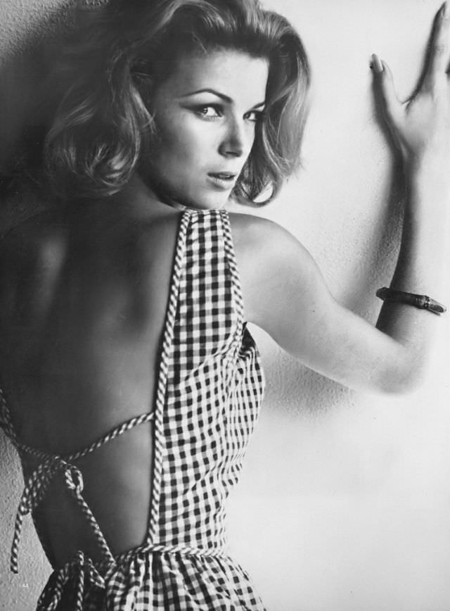 Anne De Zogheb In Blue And White Check Cotton Dress, Bare-Backed And String-Tied By Sportwhirl, May 1, 1962