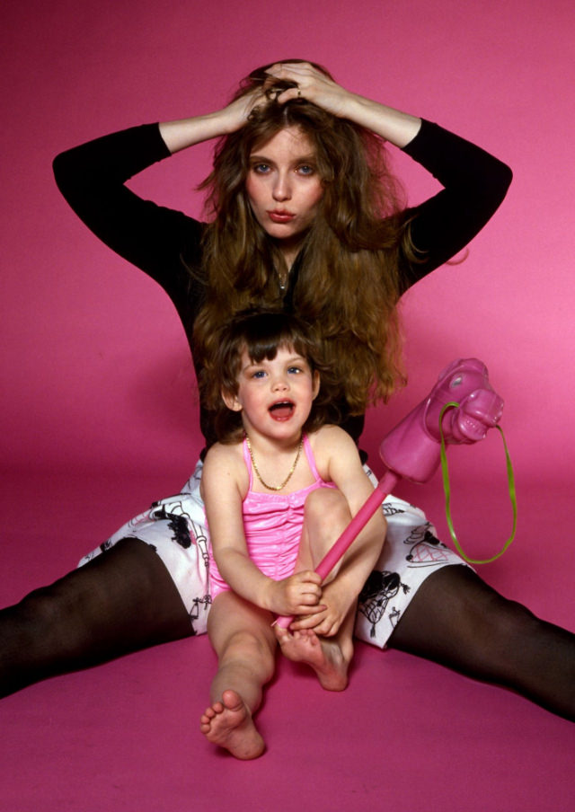 Beautiful Photos Of Bebe Buell With Her 3-Year-Old Daughter Liv Tyler, 1980