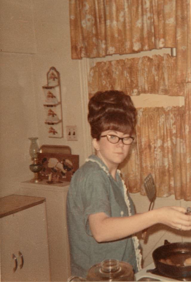 The Rise And Fall Of The Beehive Hairdo: A Fascinating Look At The Iconic 1960S Hairstyle