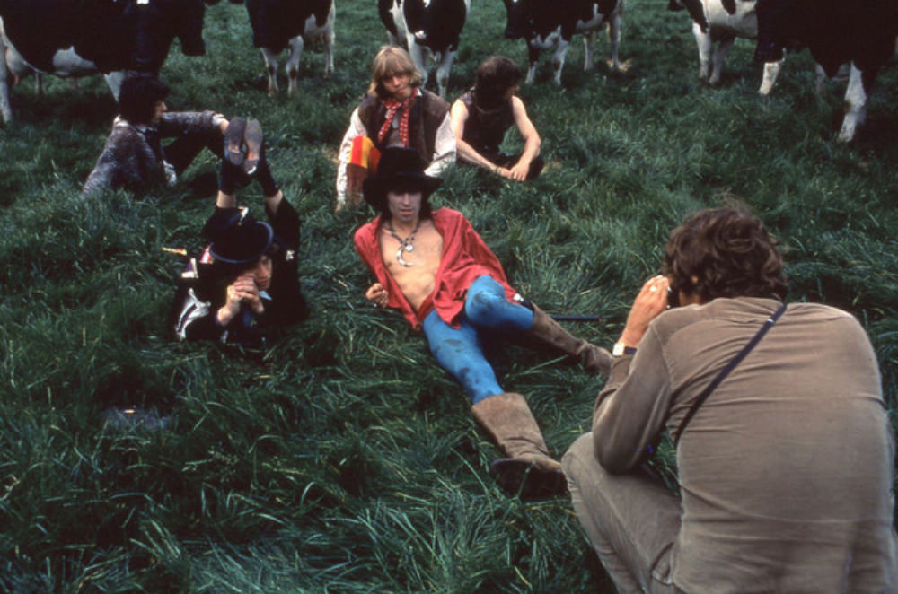 The Rolling Stones Get Raw And Rebellious For 'Beggars Banquet' Album Cover - See The Stunning Photos!