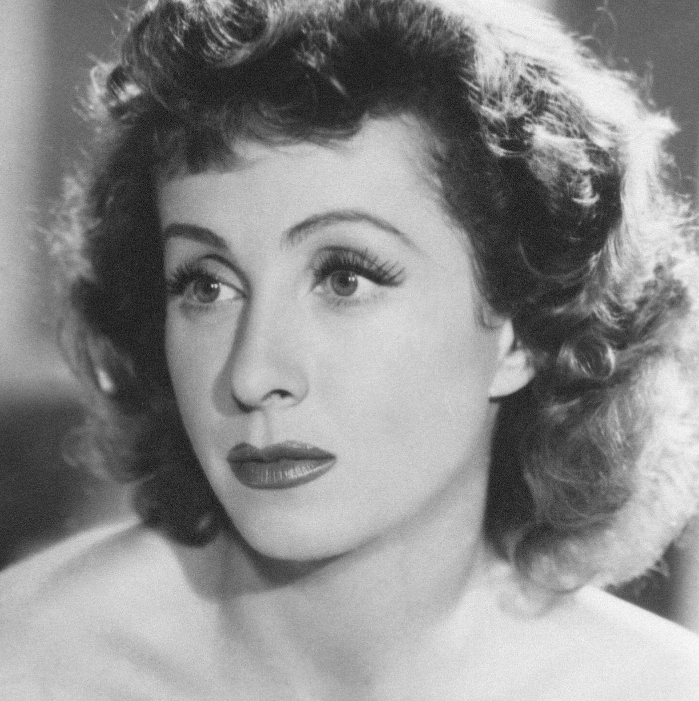 Danielle Darrieux, 1940S