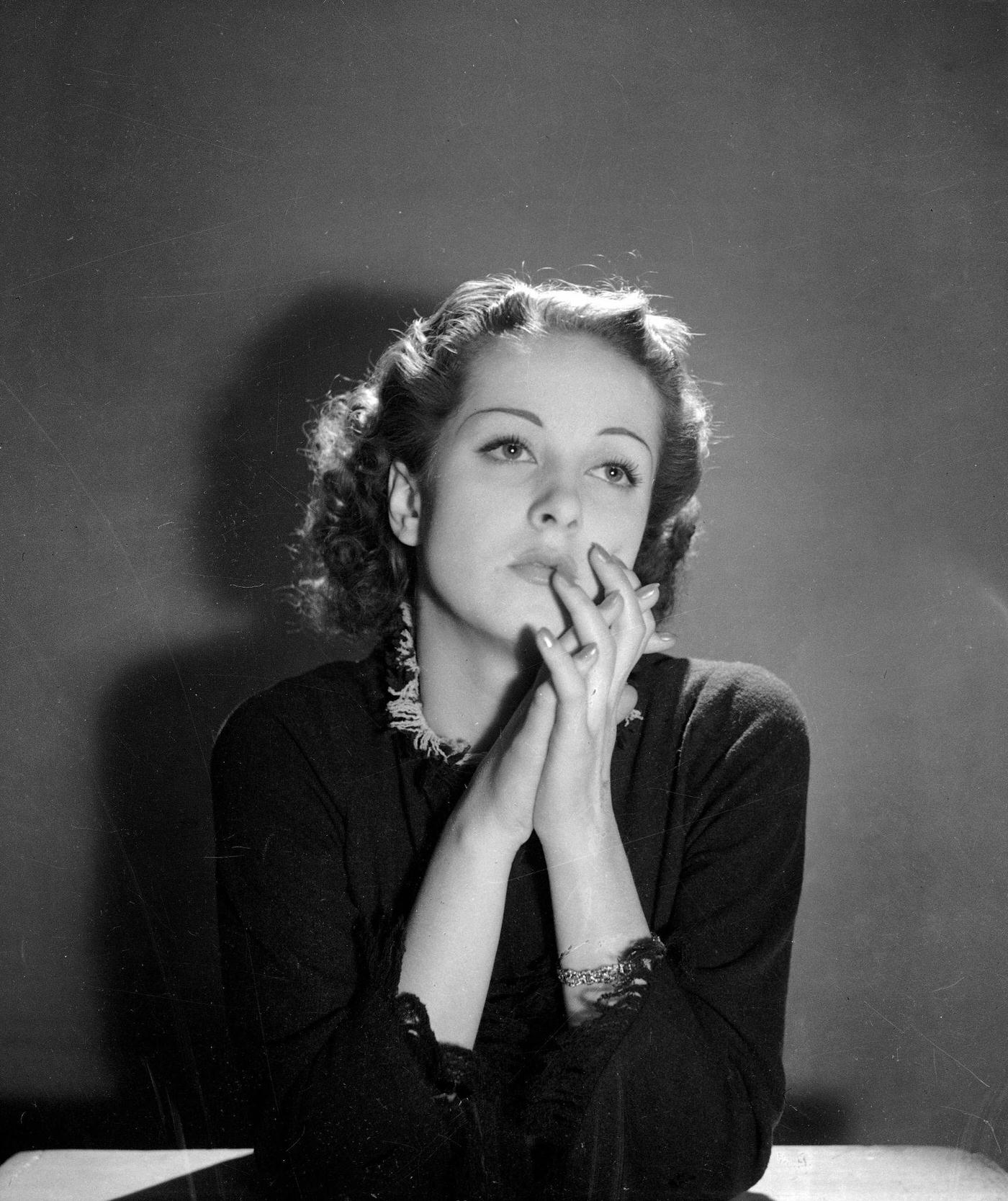 Danielle Darrieux, 1935