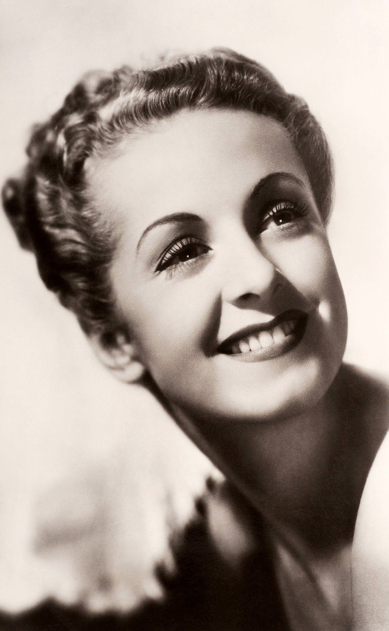 Danielle Darrieux, 1935