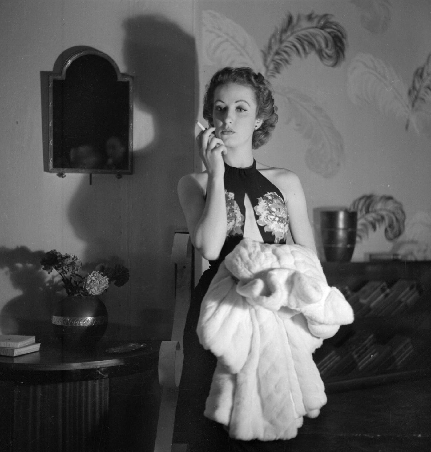 Danielle Darrieux In Jeu Dangereux Of Henri Deco