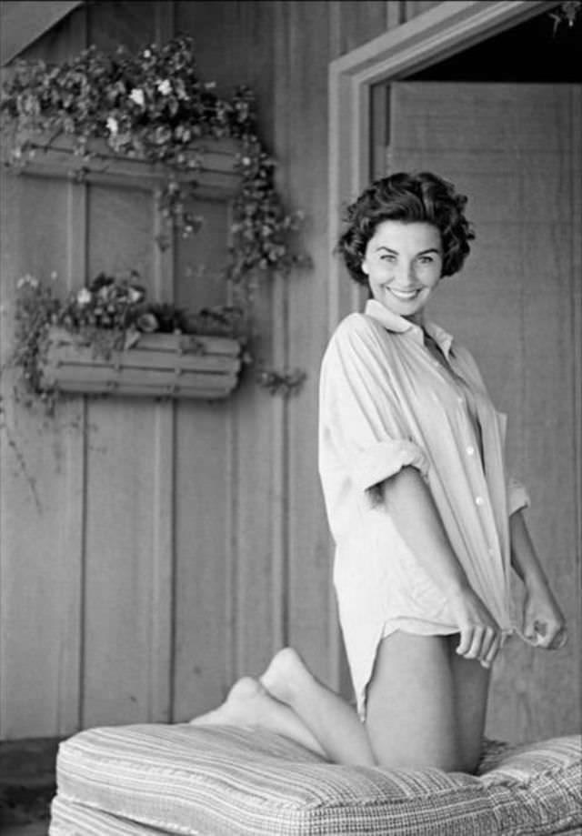 Actress Jean Simmons On The Set Of ‘Guys &Amp;Amp; Dolls’ Directed By Joseph Mankiewicz, 1954