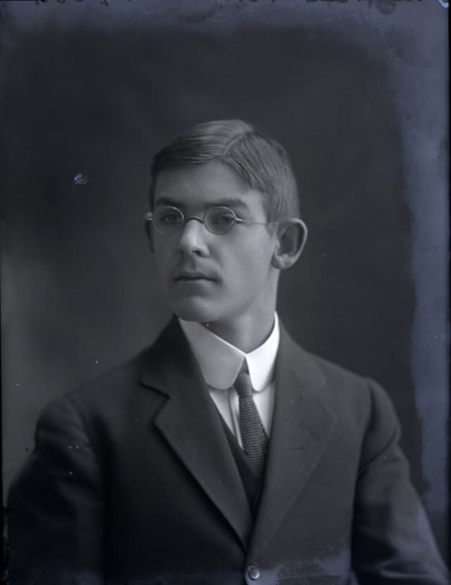 The Dapper Edwardians: A Look At The Fashionable Boys And Men Of The Early 20Th Century