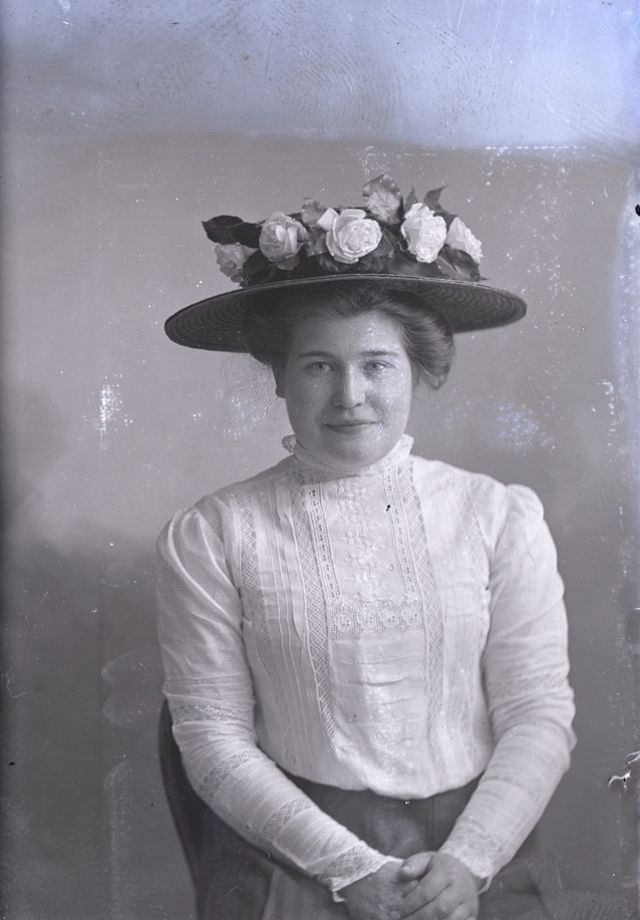 Miss L Lawerence, August 20, 1910