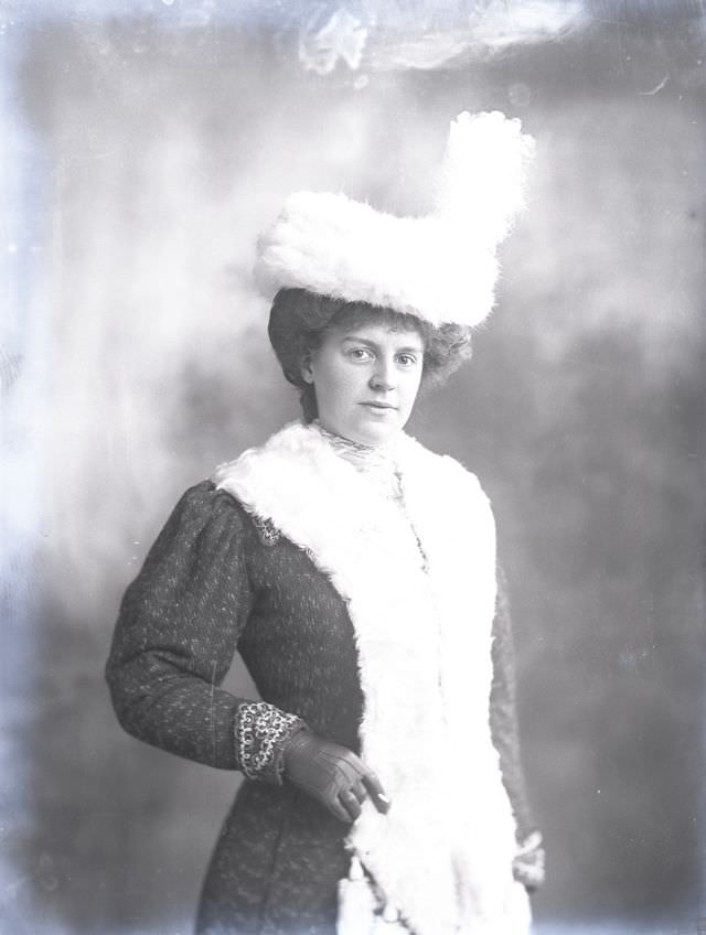 Miss Sloper, Circa 1910