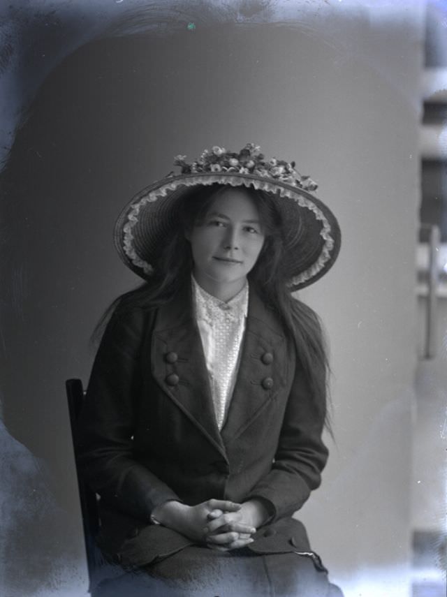 Miss D Willis, December 19, 1912