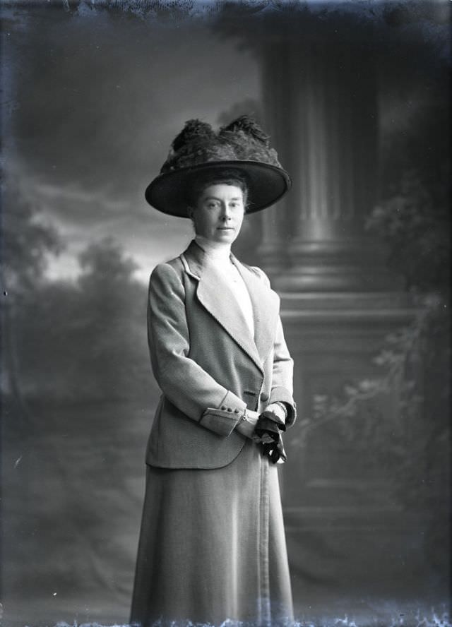 Miss Lockett, Circa 1900S