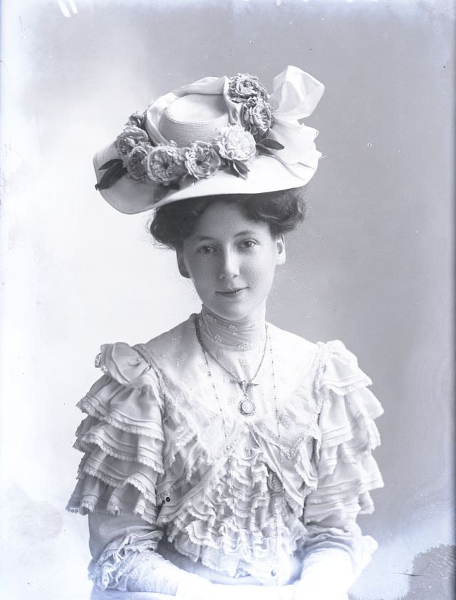The Crowning Glory: The Extravagant Hat Fashion Of The Edwardian Era'S Women