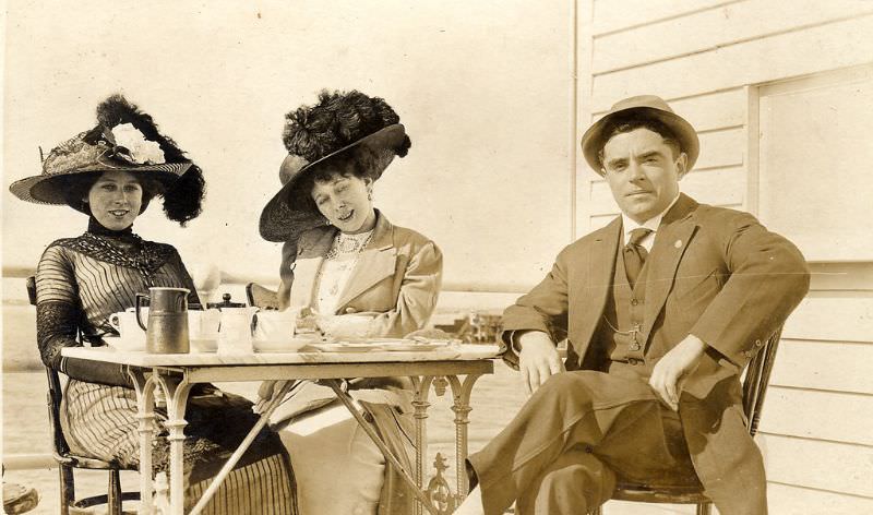 The Crowning Glory: The Extravagant Hat Fashion Of The Edwardian Era'S Women