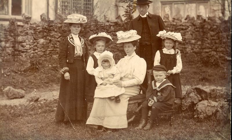The Crowning Glory: The Extravagant Hat Fashion Of The Edwardian Era'S Women