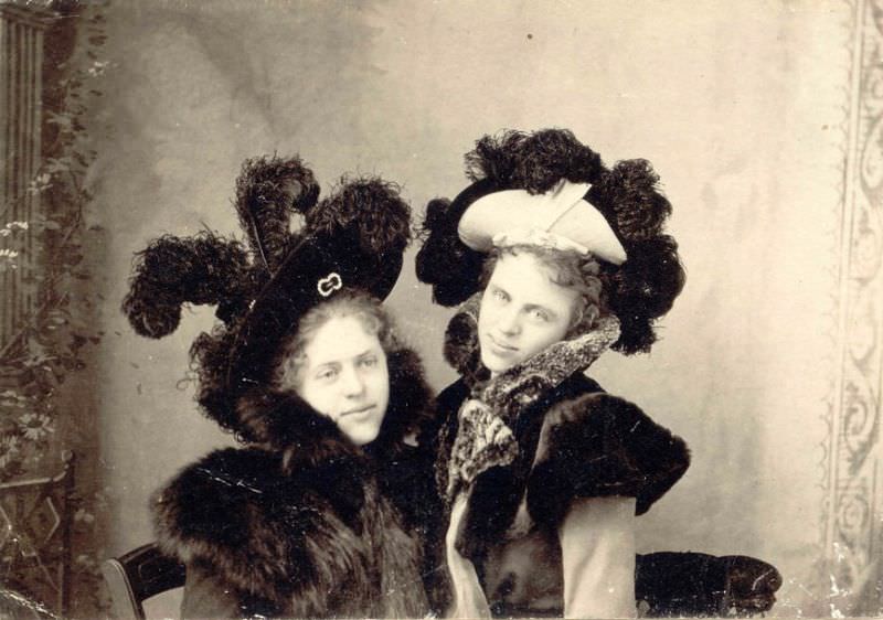 The Crowning Glory: The Extravagant Hat Fashion Of The Edwardian Era'S Women
