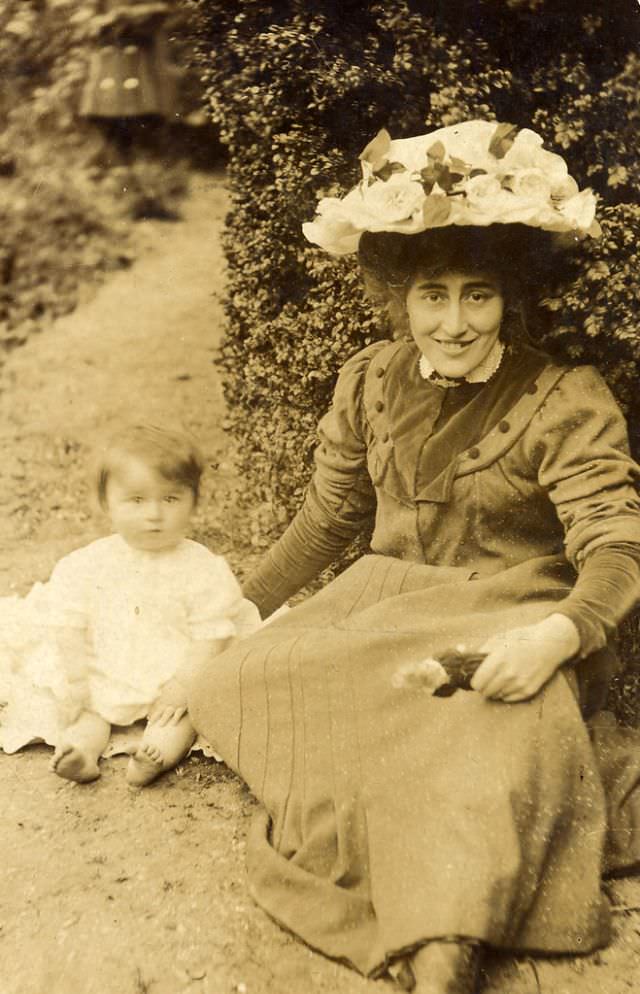The Crowning Glory: The Extravagant Hat Fashion Of The Edwardian Era'S Women