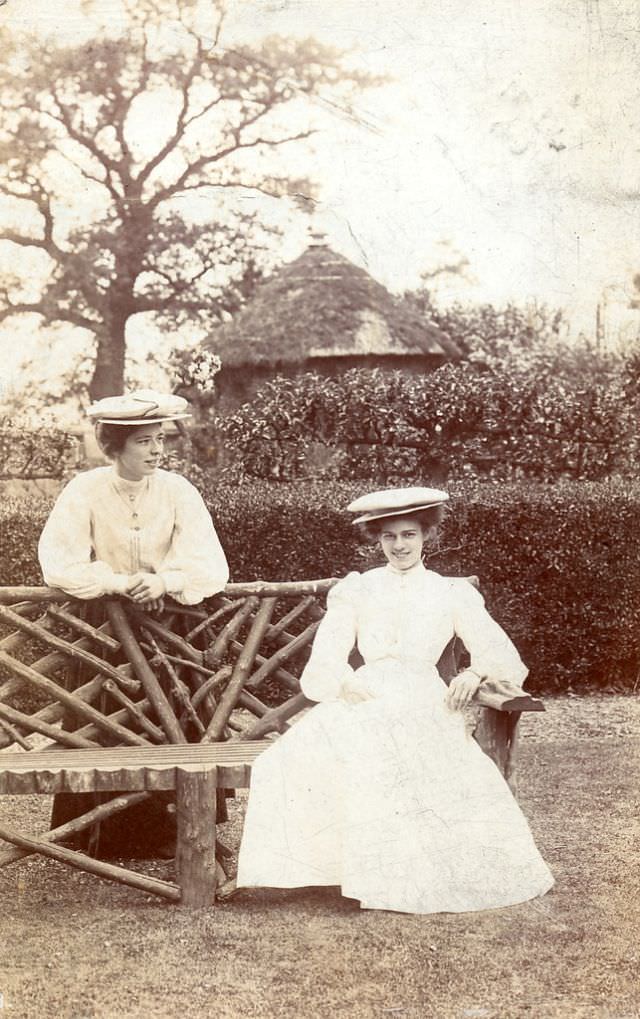 The Crowning Glory: The Extravagant Hat Fashion Of The Edwardian Era'S Women