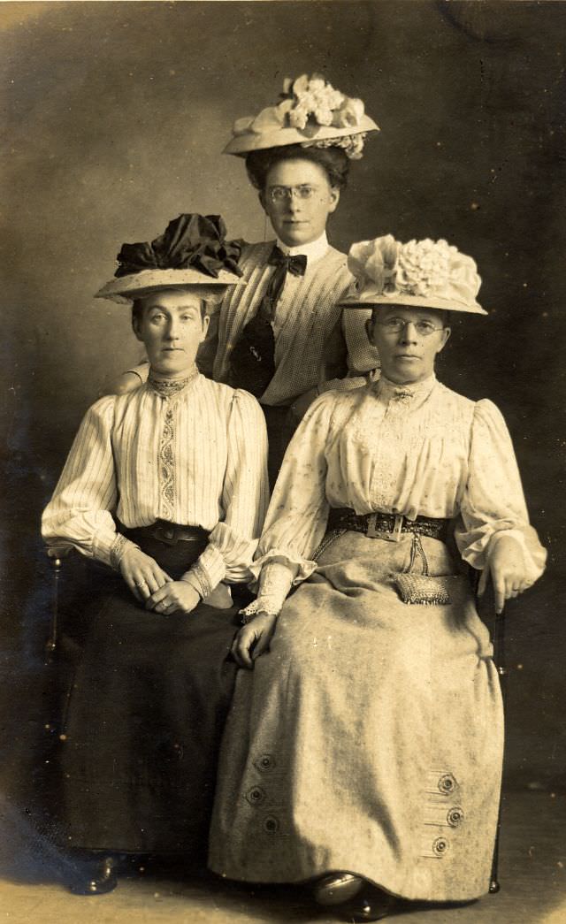 The Crowning Glory: The Extravagant Hat Fashion Of The Edwardian Era'S Women