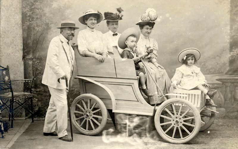 The Crowning Glory: The Extravagant Hat Fashion Of The Edwardian Era'S Women