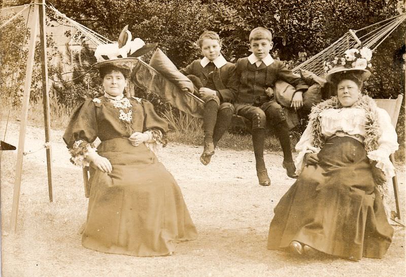 The Crowning Glory: The Extravagant Hat Fashion Of The Edwardian Era'S Women