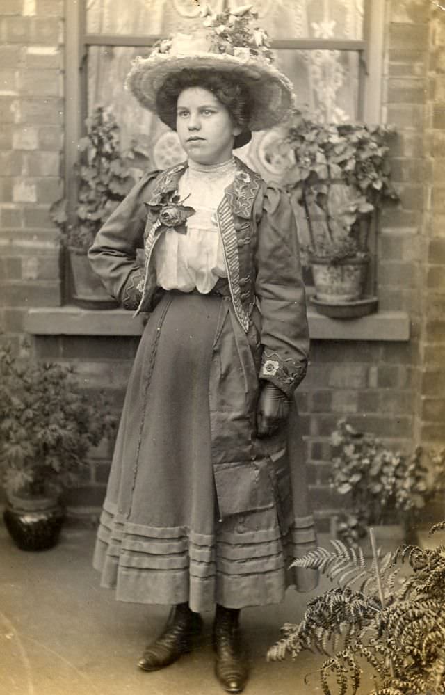 The Crowning Glory: The Extravagant Hat Fashion Of The Edwardian Era'S Women