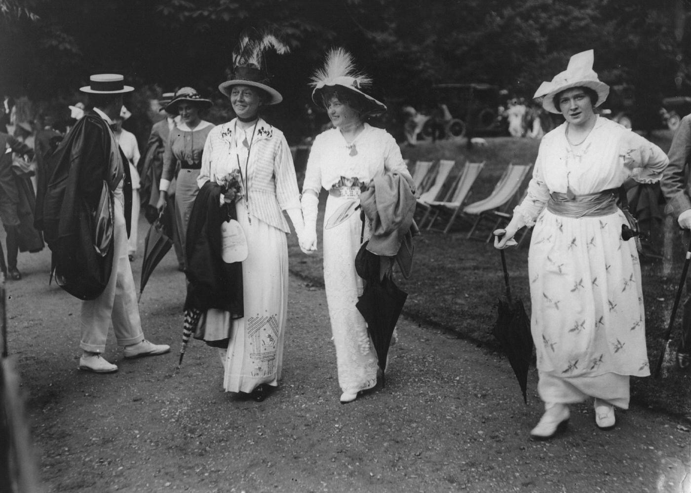 Women Wearing Dresses And Hats Of The Edwardian Period.