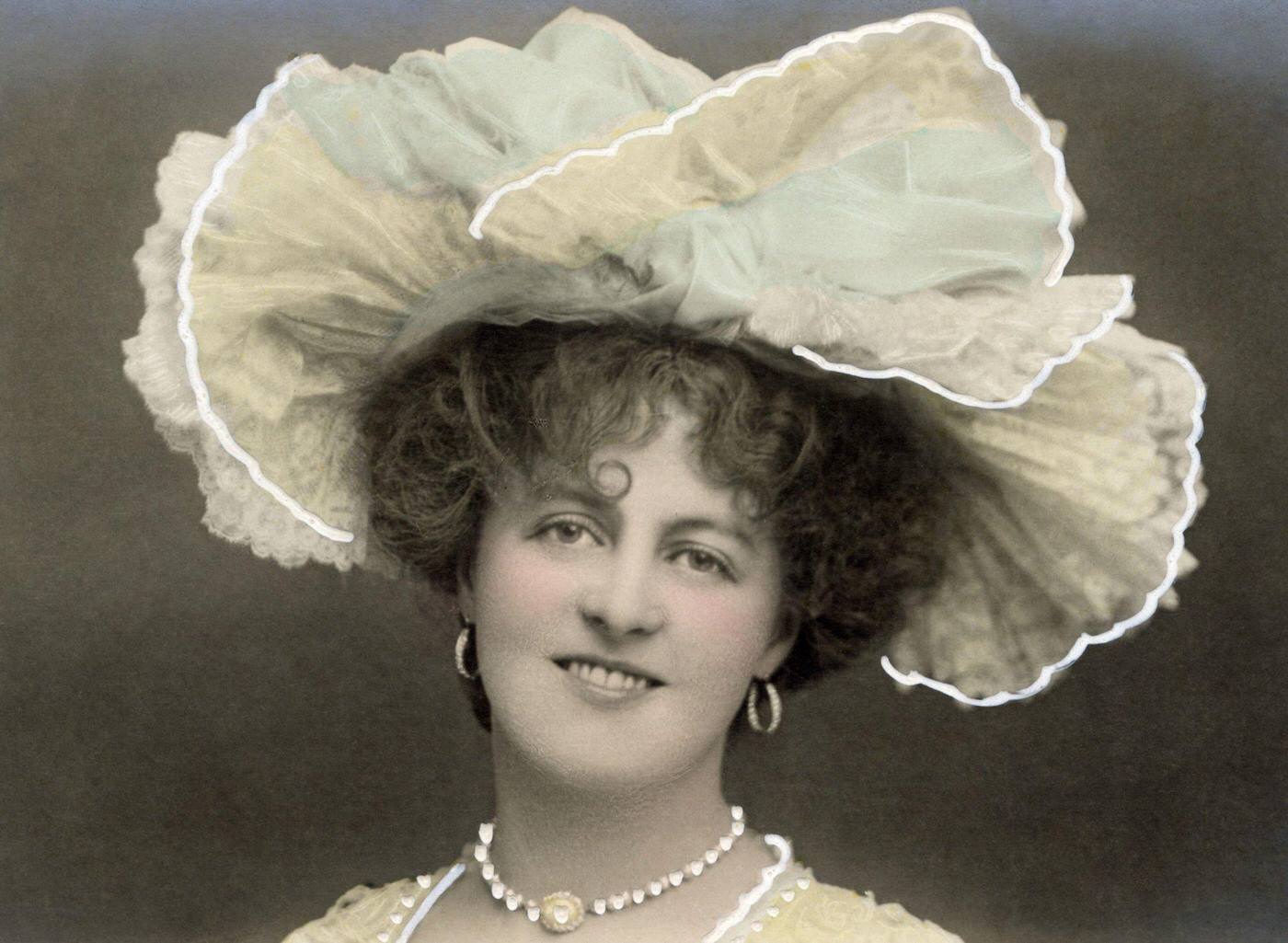 Marie Studholme, Wearing A Splendid Hat, Was An English Actress And Singer Who Went From The Chorus To Starring Roles In Victorian And Edwardian Musical Comedies.