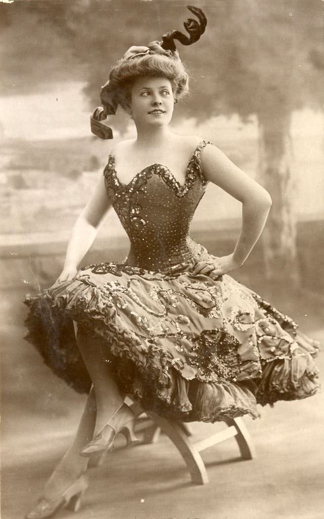 The Crowning Glory: The Extravagant Hat Fashion Of The Edwardian Era'S Women