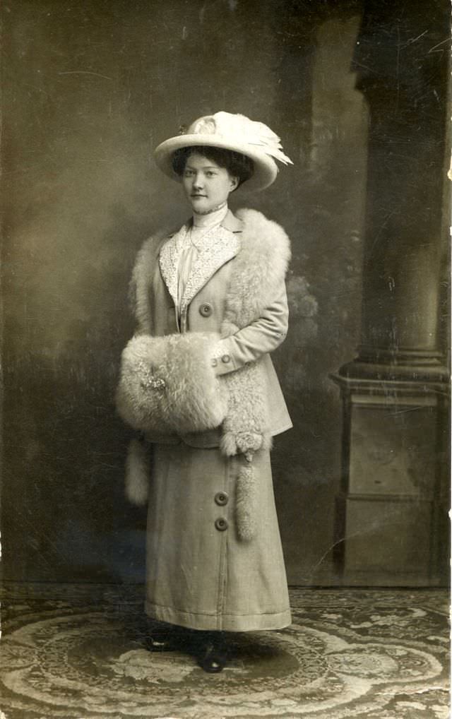 The Crowning Glory: The Extravagant Hat Fashion Of The Edwardian Era'S Women