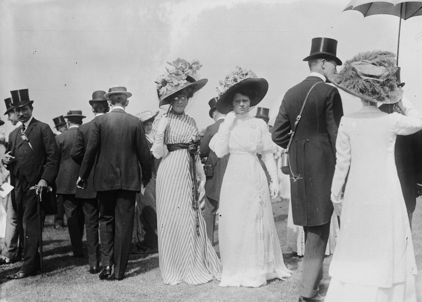 Edwardian Ladies And Gentlemen On Derby Day.