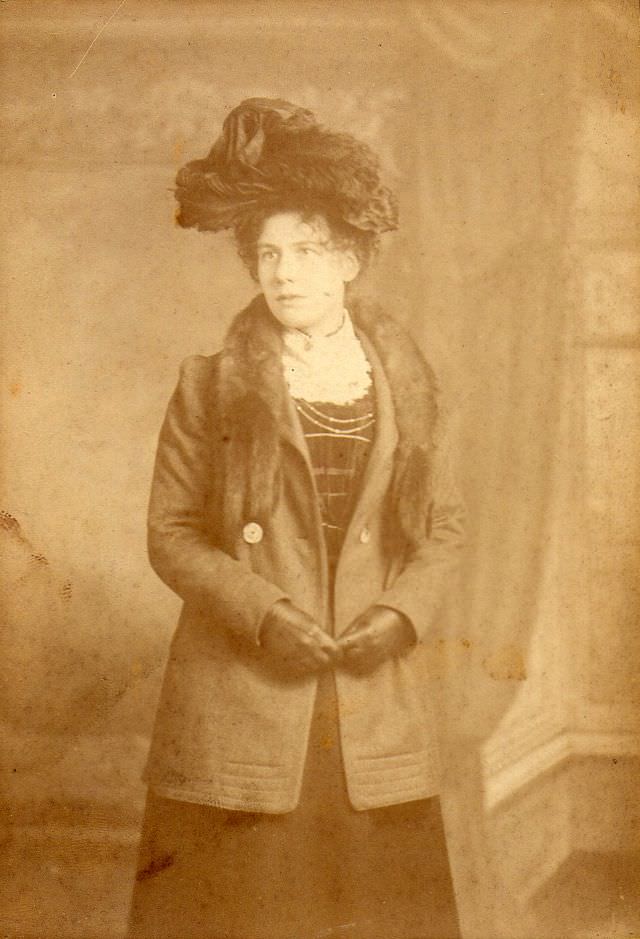 The Crowning Glory: The Extravagant Hat Fashion Of The Edwardian Era'S Women