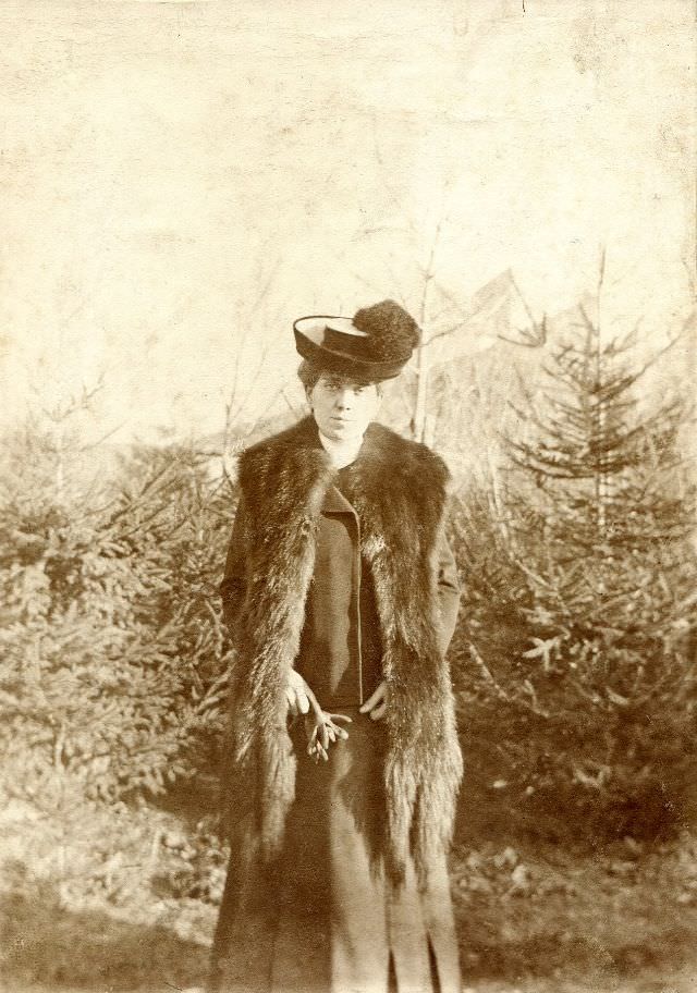 The Crowning Glory: The Extravagant Hat Fashion Of The Edwardian Era'S Women