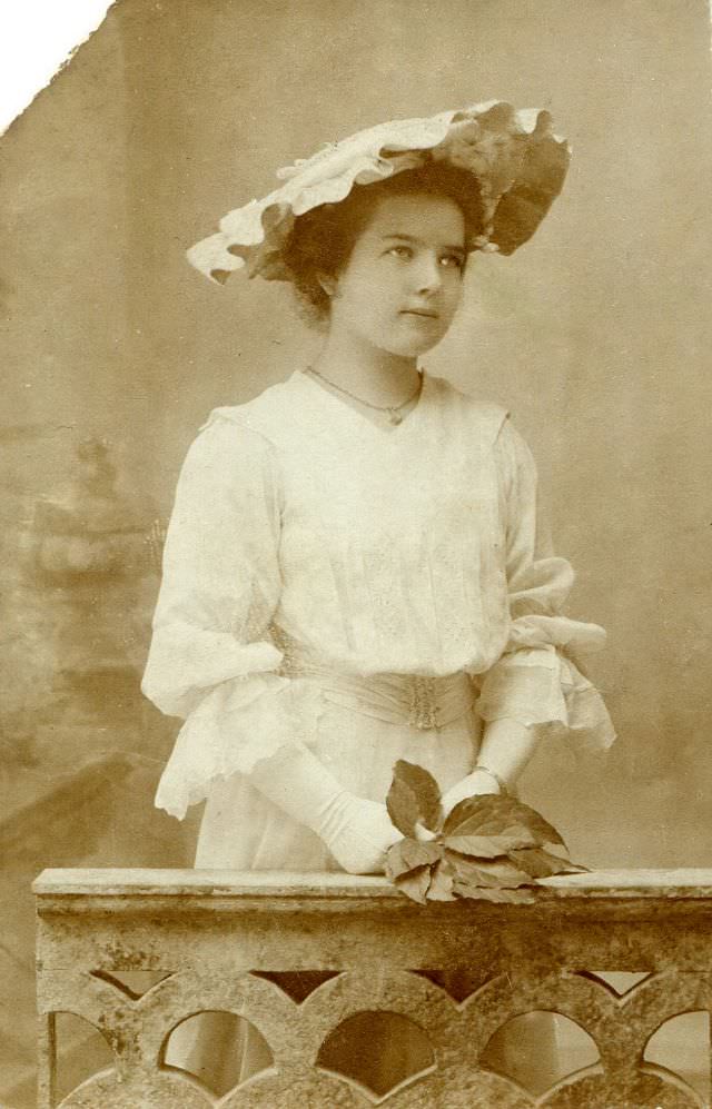 The Crowning Glory: The Extravagant Hat Fashion Of The Edwardian Era'S Women