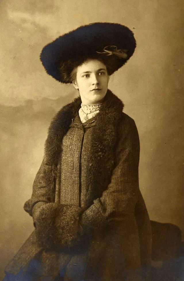 The Crowning Glory: The Extravagant Hat Fashion Of The Edwardian Era'S Women
