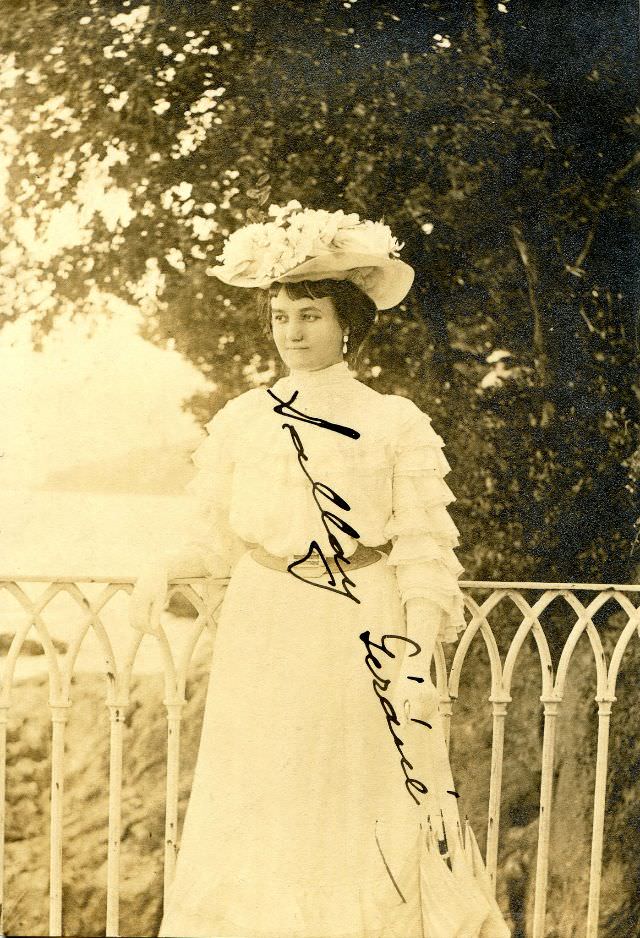 The Crowning Glory: The Extravagant Hat Fashion Of The Edwardian Era'S Women